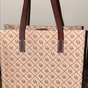 Dooney & Bourne Shoulder Bag